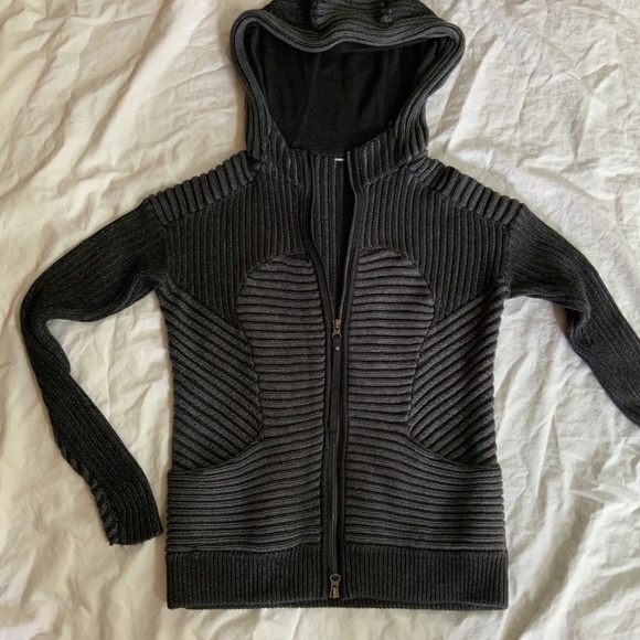 Lululemon Embrace Knit Hoodie in Black and Heather Grey (size six) - Picture 10 of 10